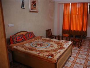 Staywell Hotel Dharamszala Kültér fotó